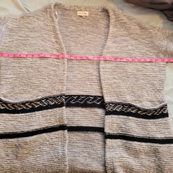 Large Urban Heritage Grey & Black Cardigan - Picture 6 of 7